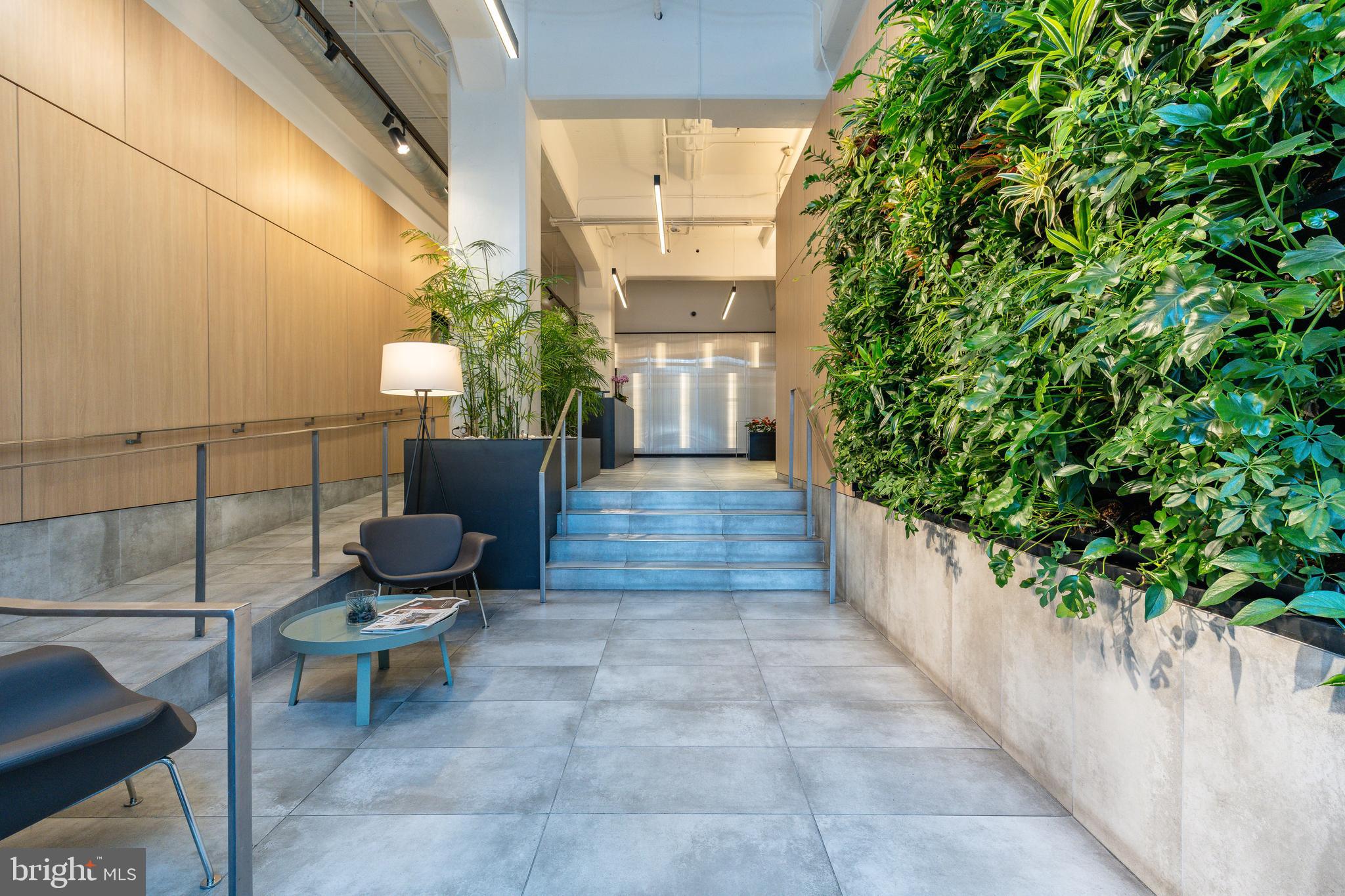 2200 ARCH STREET 28 503