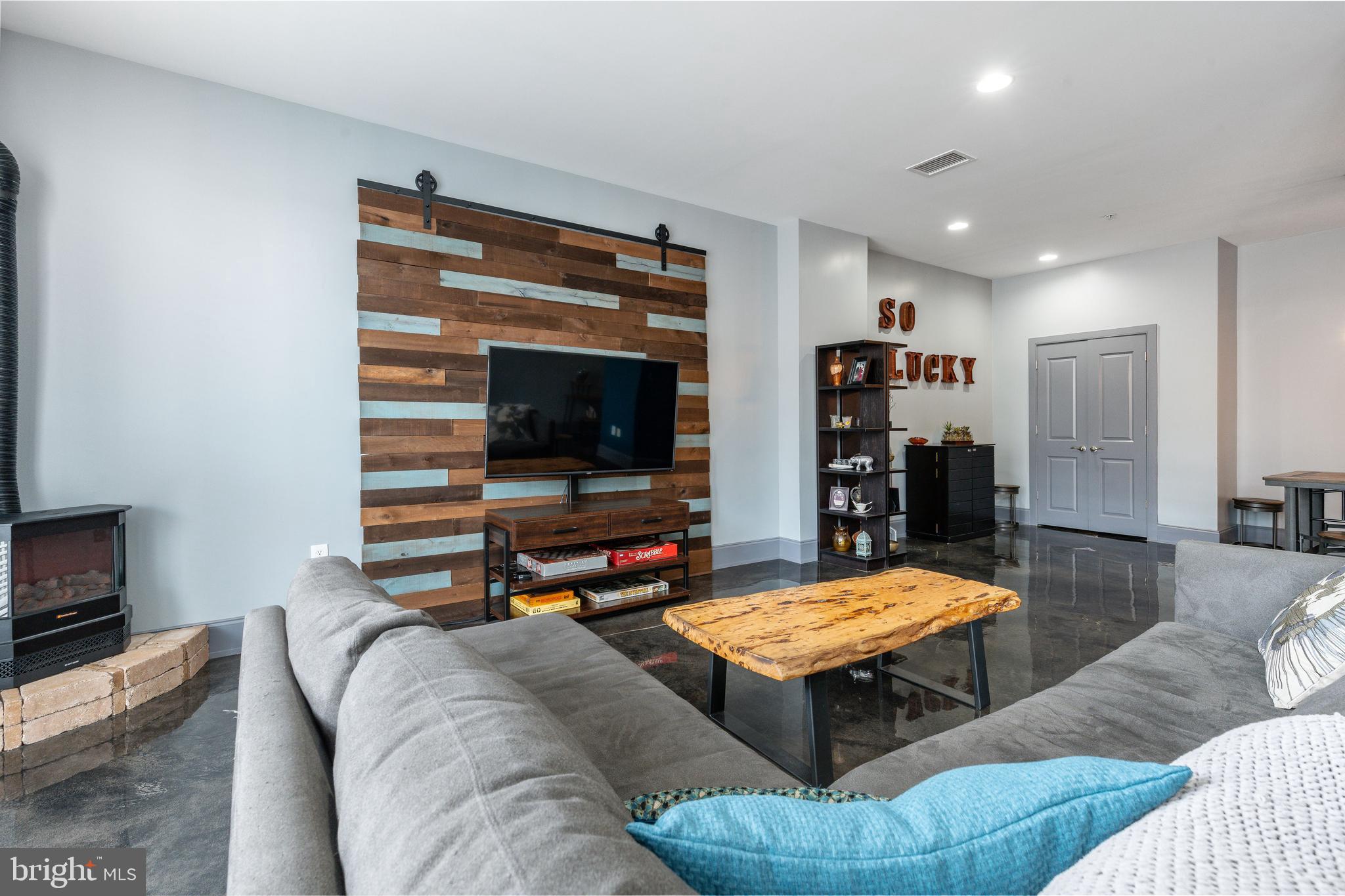 1910 SPRING GARDEN STREET 1