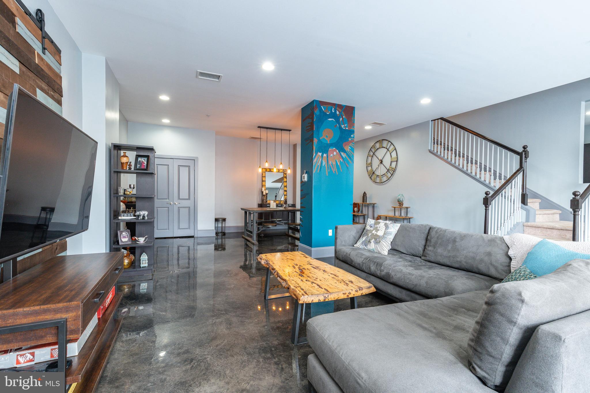 1910 SPRING GARDEN STREET 1