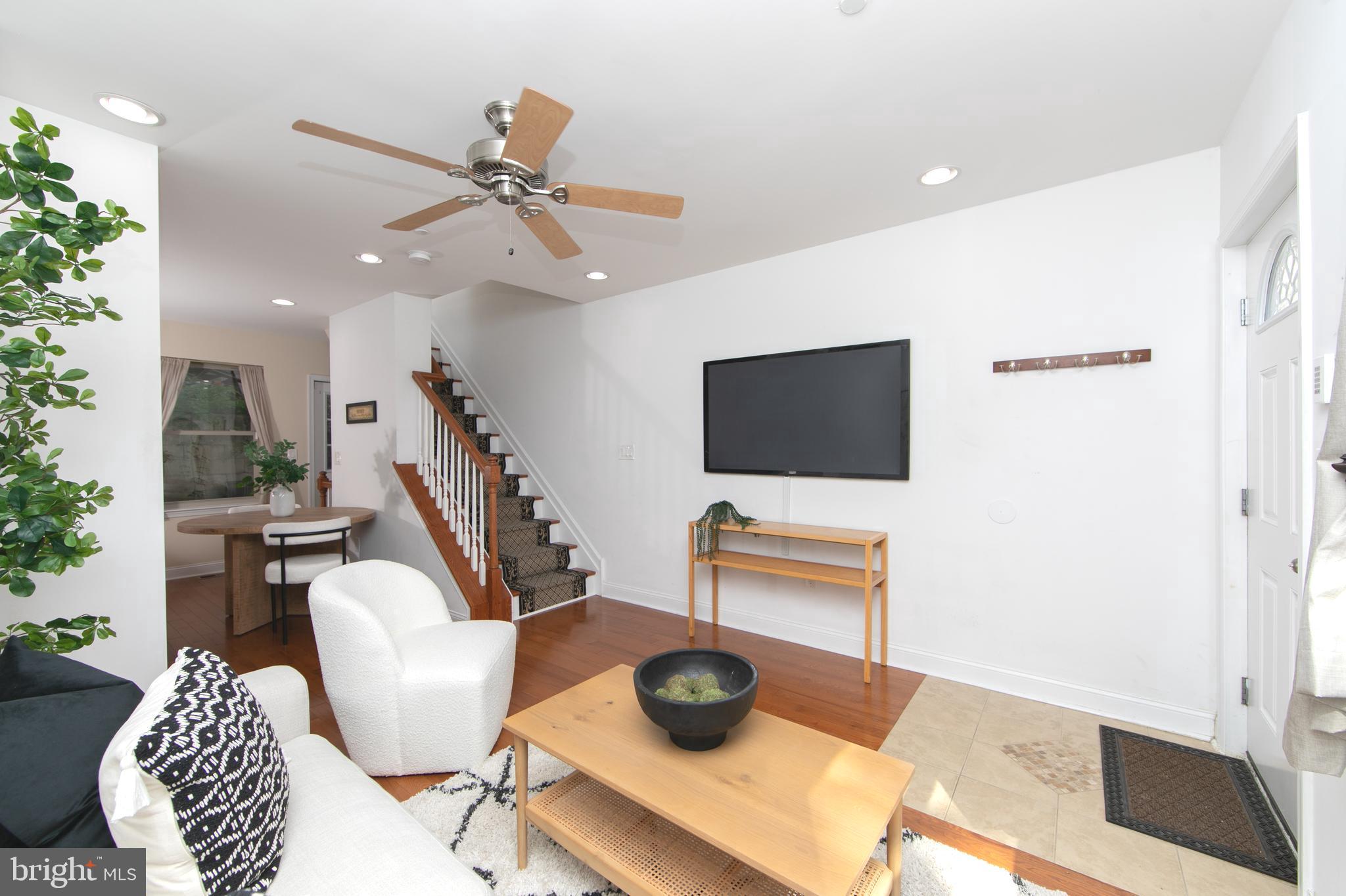 1030 N LEITHGOW STREET