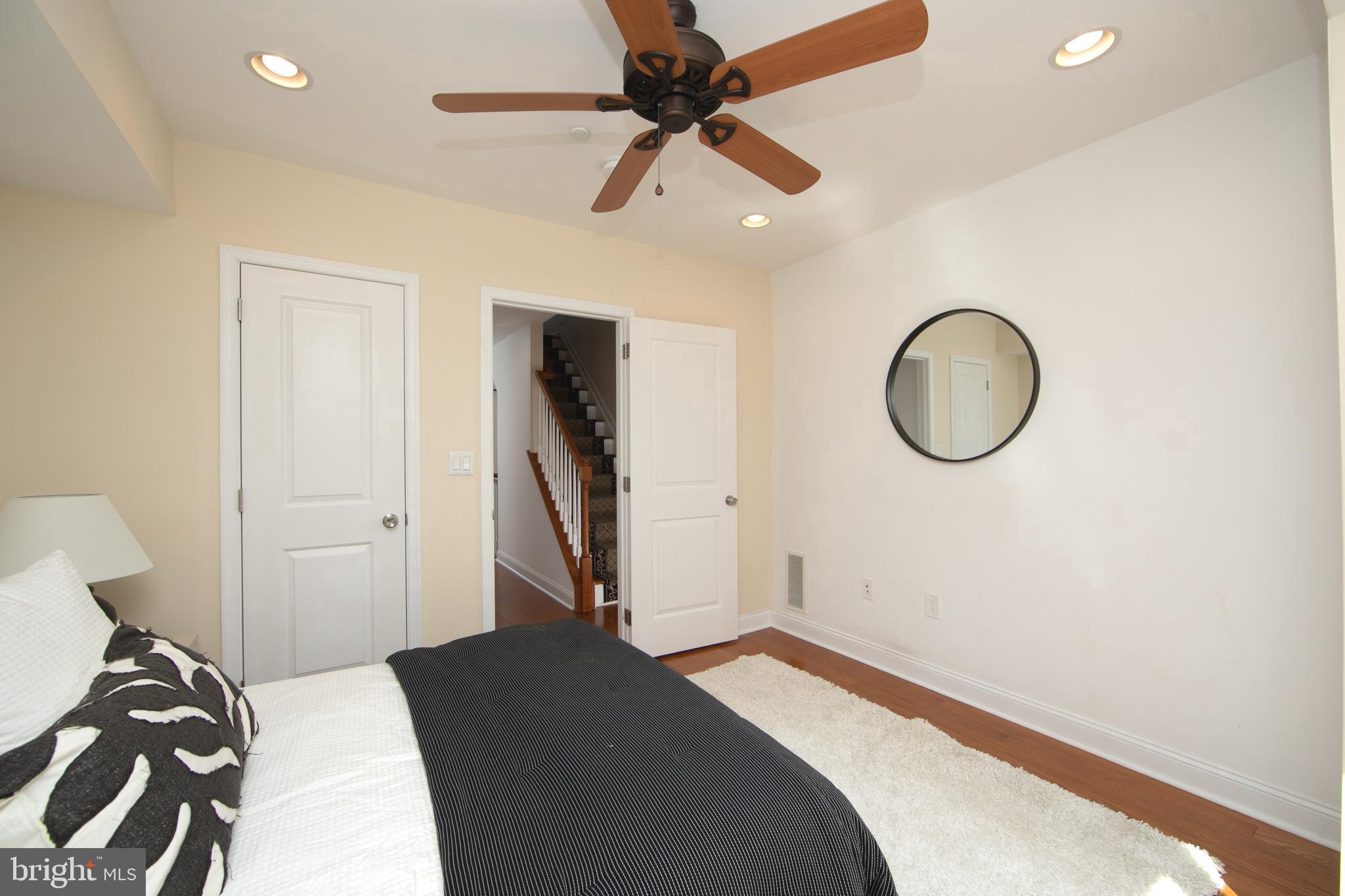 1030 N LEITHGOW STREET