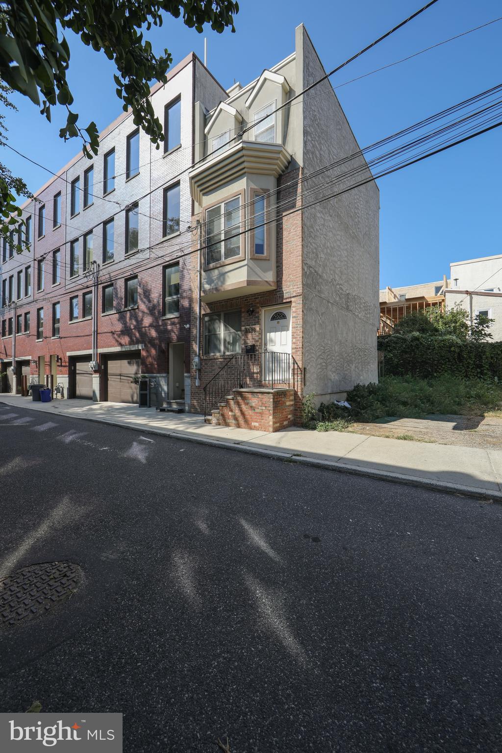 1030 N LEITHGOW STREET