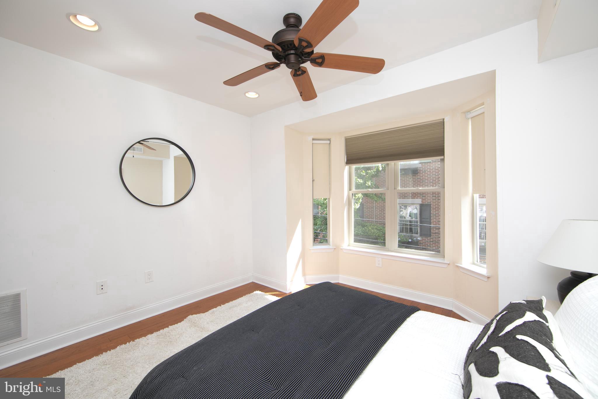 1030 N LEITHGOW STREET