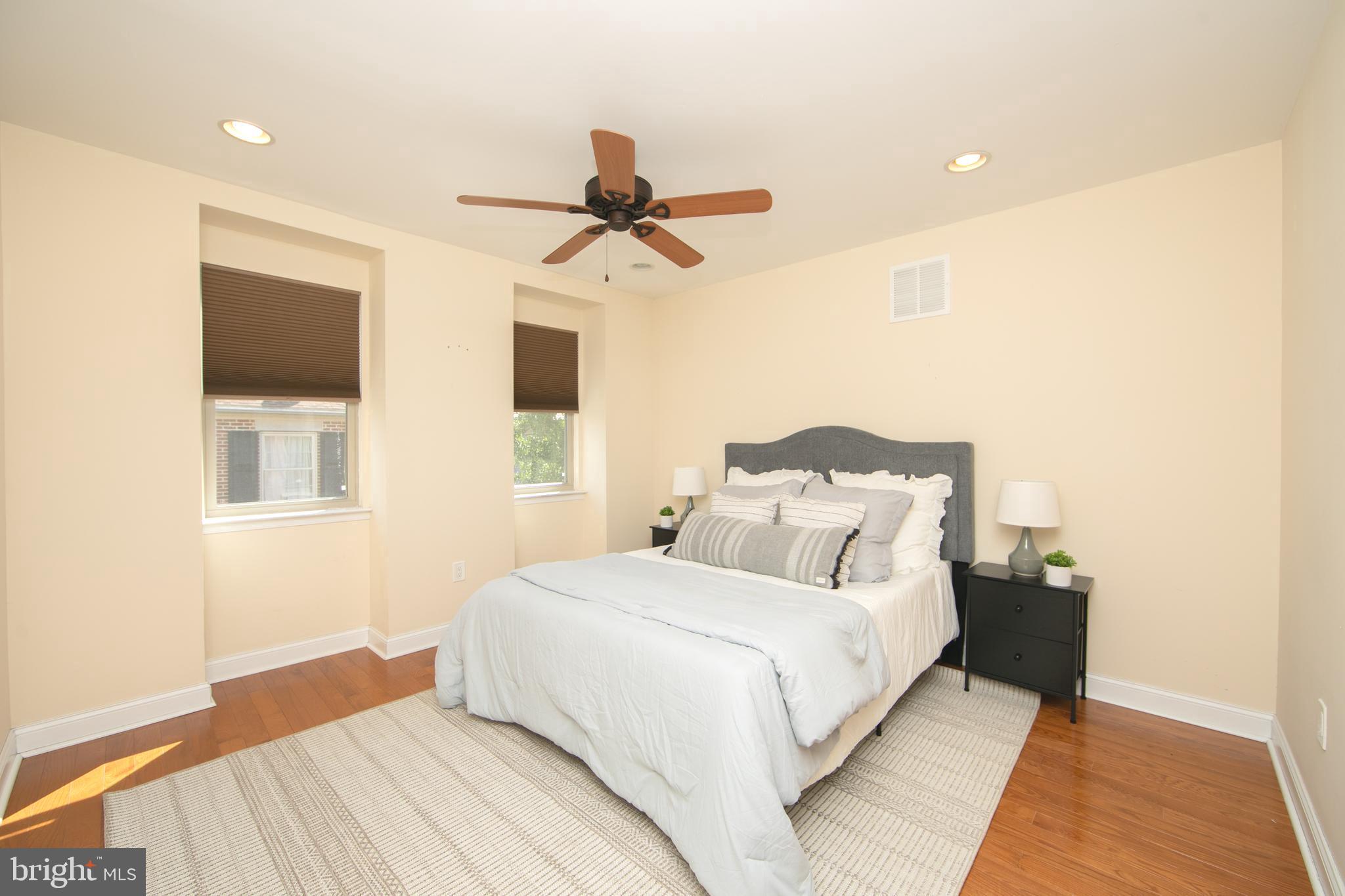 1030 N LEITHGOW STREET