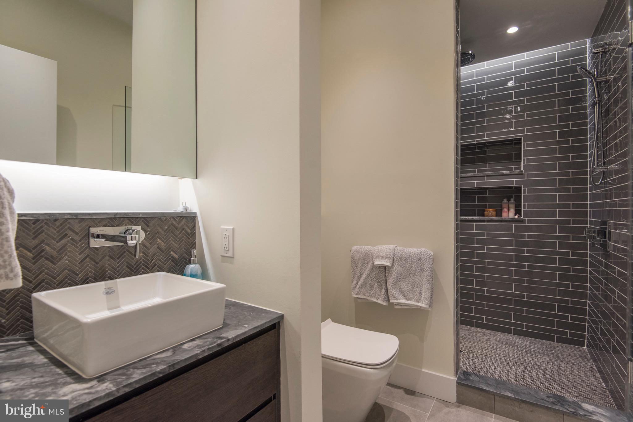 725 CHESTNUT STREET 2