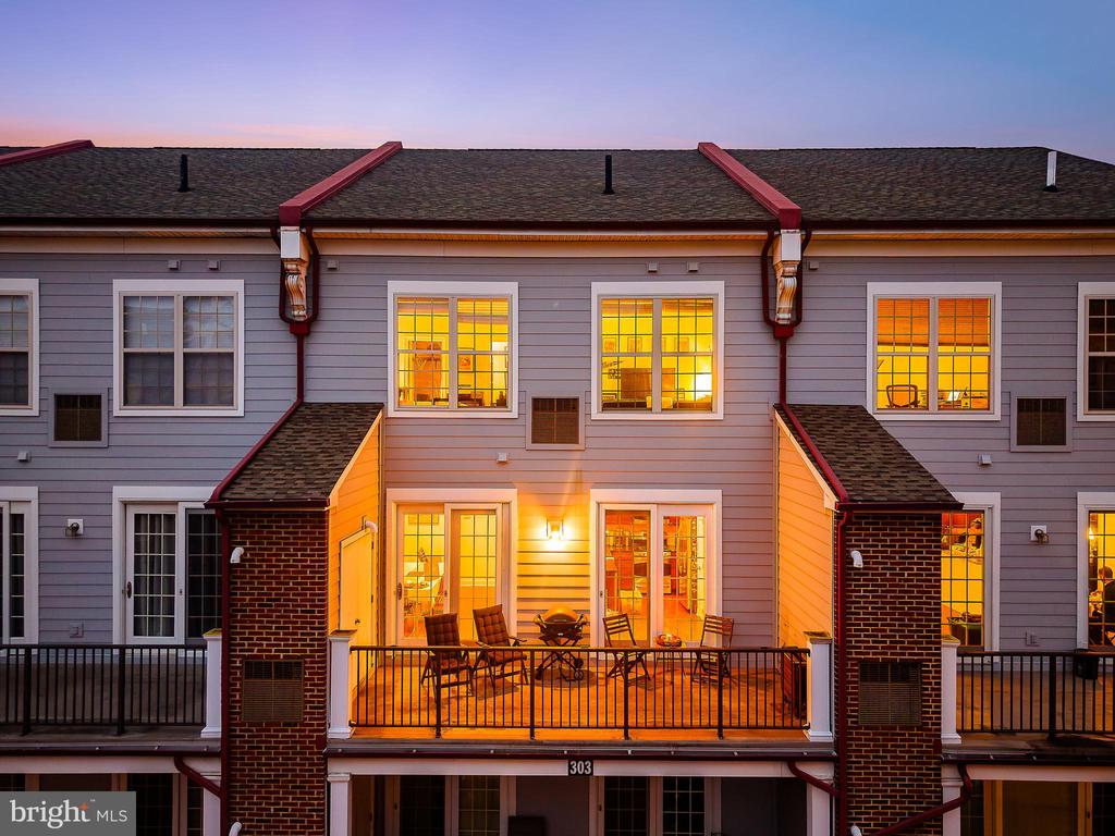 303 CAPTAINS WAY