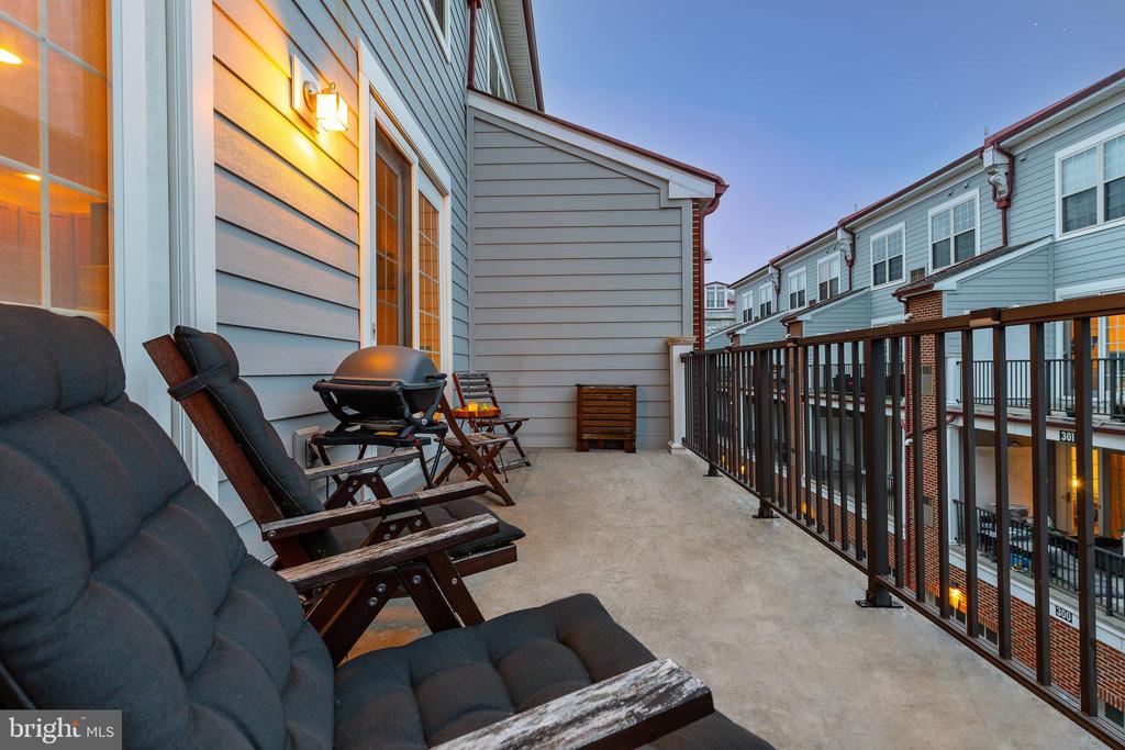 303 CAPTAINS WAY