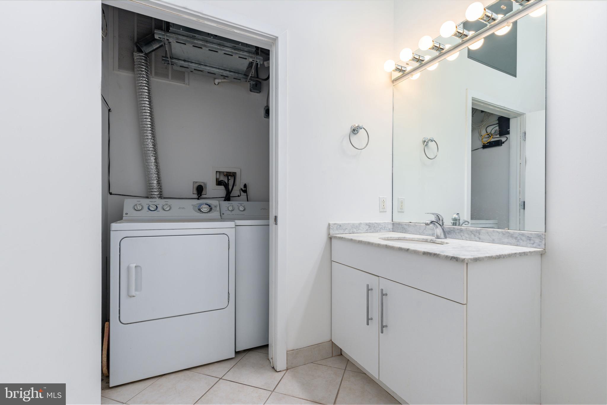 2200 ARCH STREET 28 503