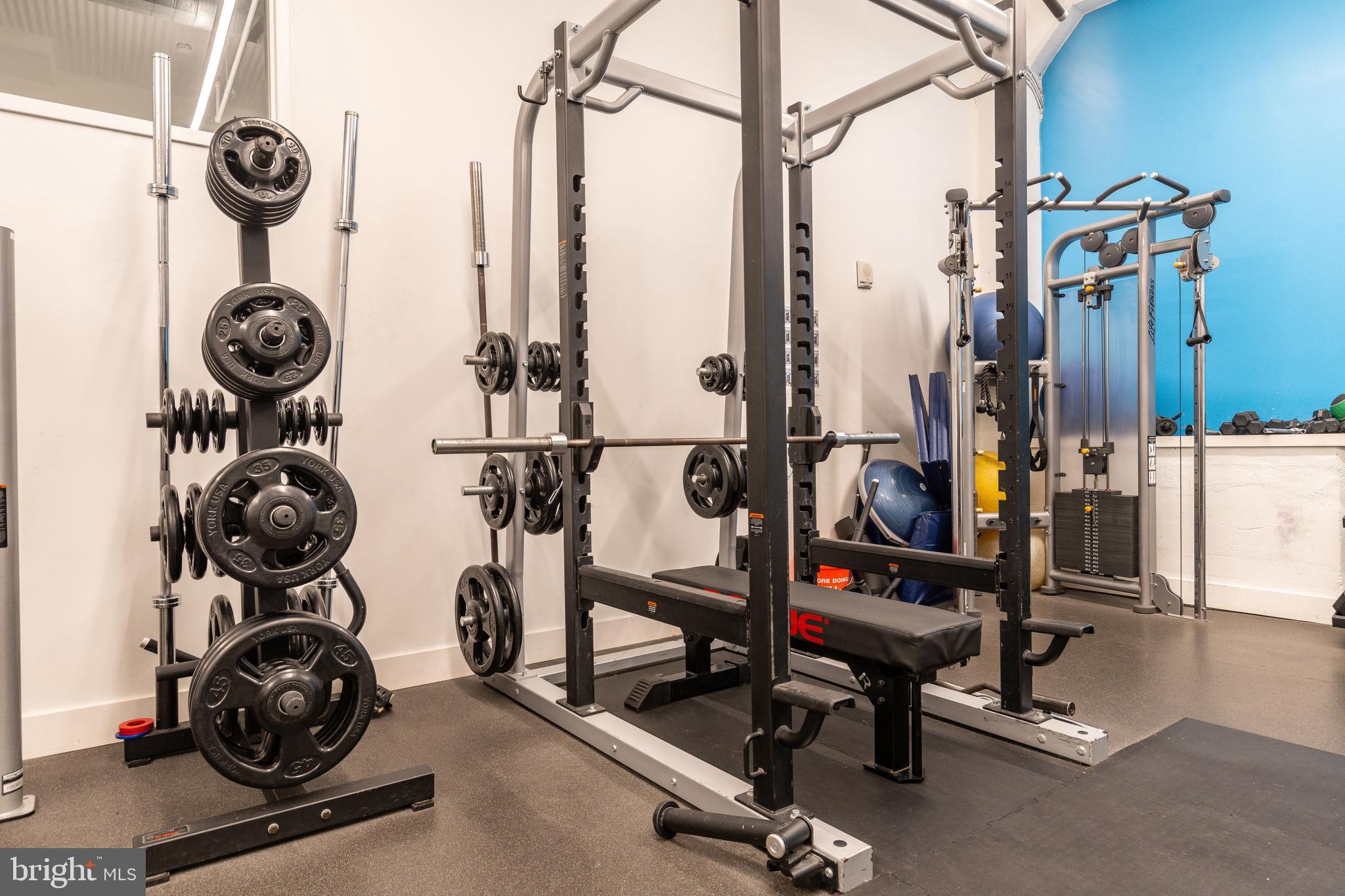 2200 ARCH STREET 28 503