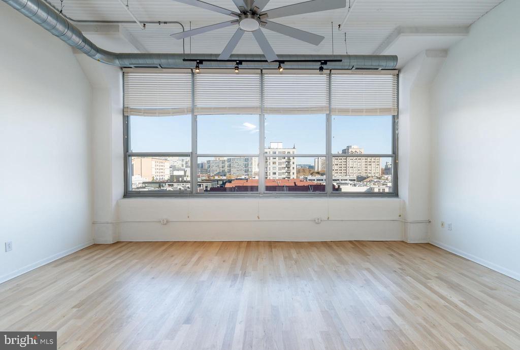 2200 ARCH STREET 28 503