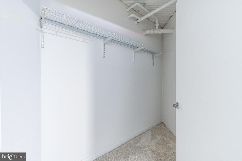 2200 ARCH STREET 28 503