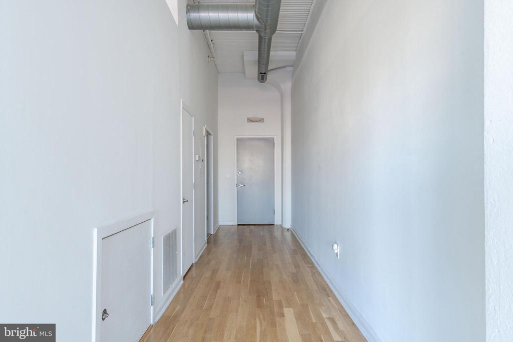 2200 ARCH STREET 28 503