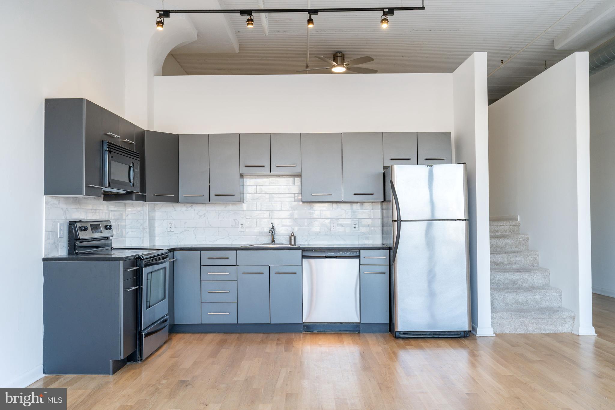 2200 ARCH STREET 28 503