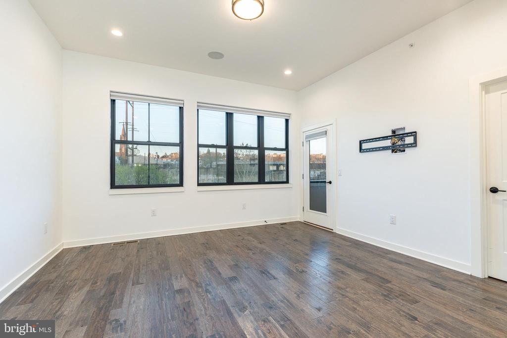 4523 RIVERSIDE WAY