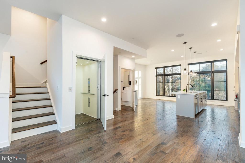 4523 RIVERSIDE WAY