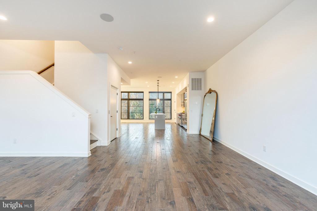4523 RIVERSIDE WAY
