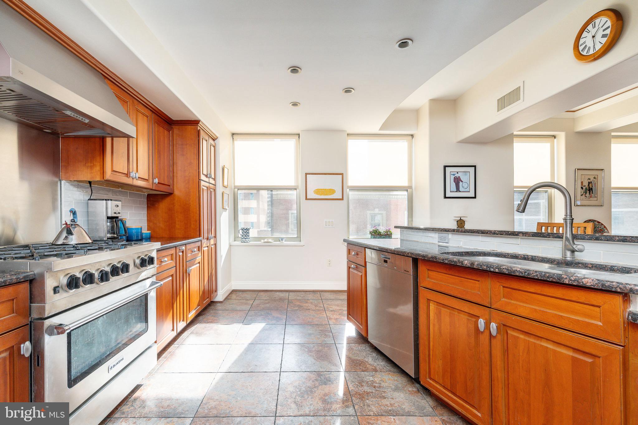 1737 CHESTNUT STREET 39 600