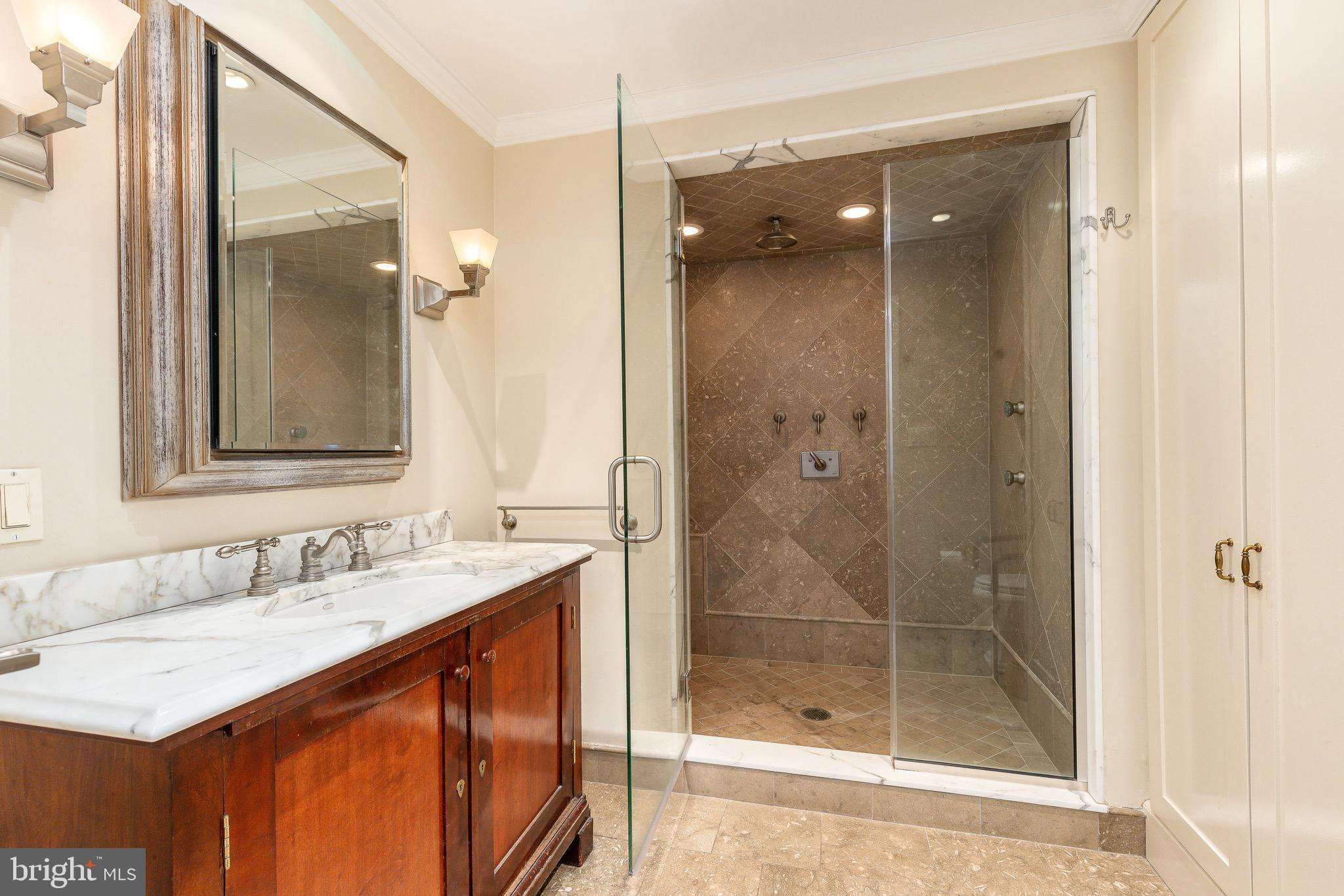 1737 CHESTNUT STREET 39 600