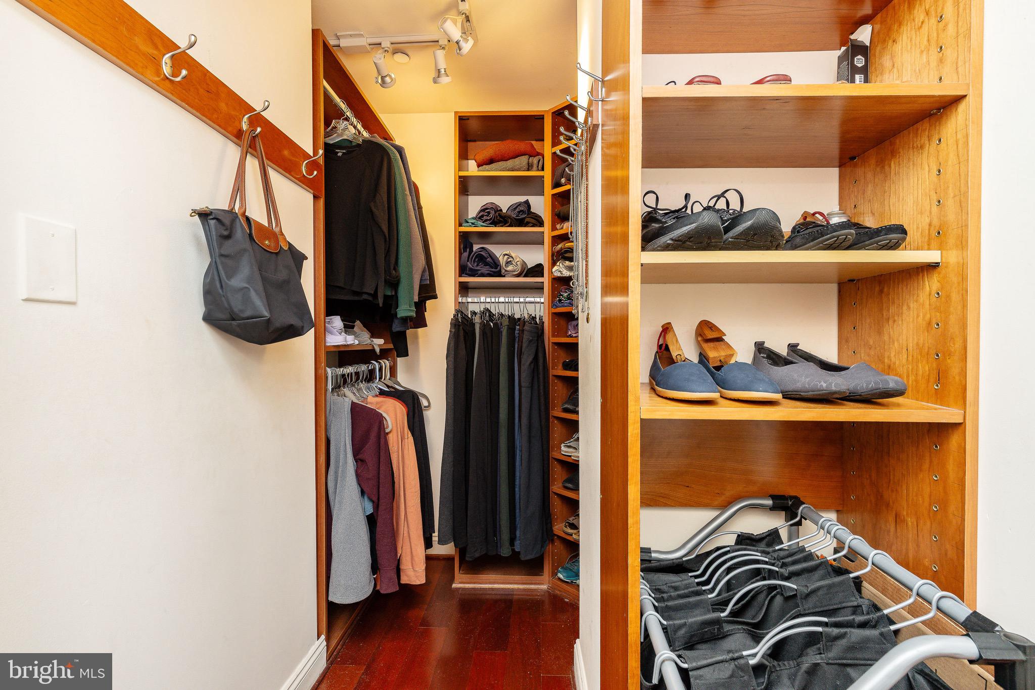 1737 CHESTNUT STREET 39 600