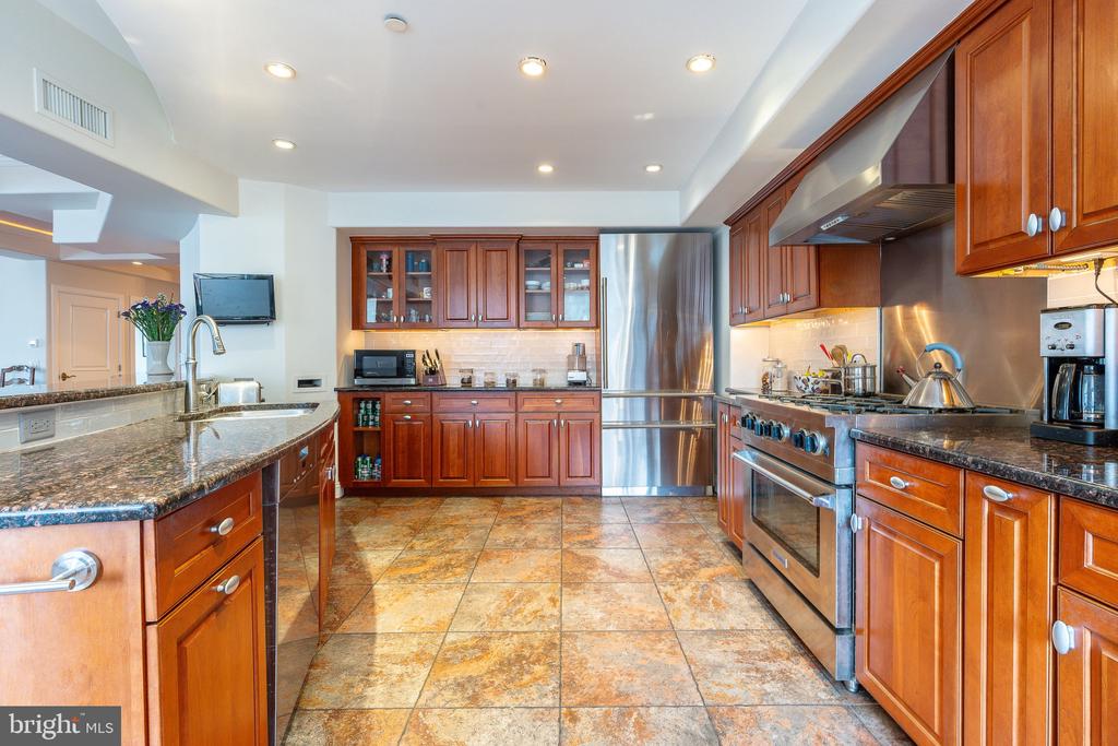 1737 CHESTNUT STREET 39 600