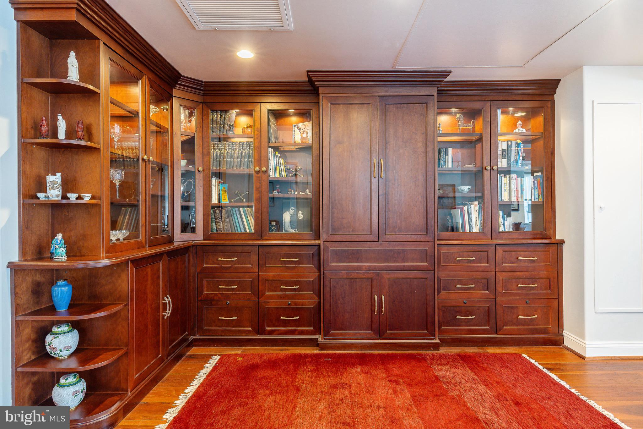 1737 CHESTNUT STREET 39 600