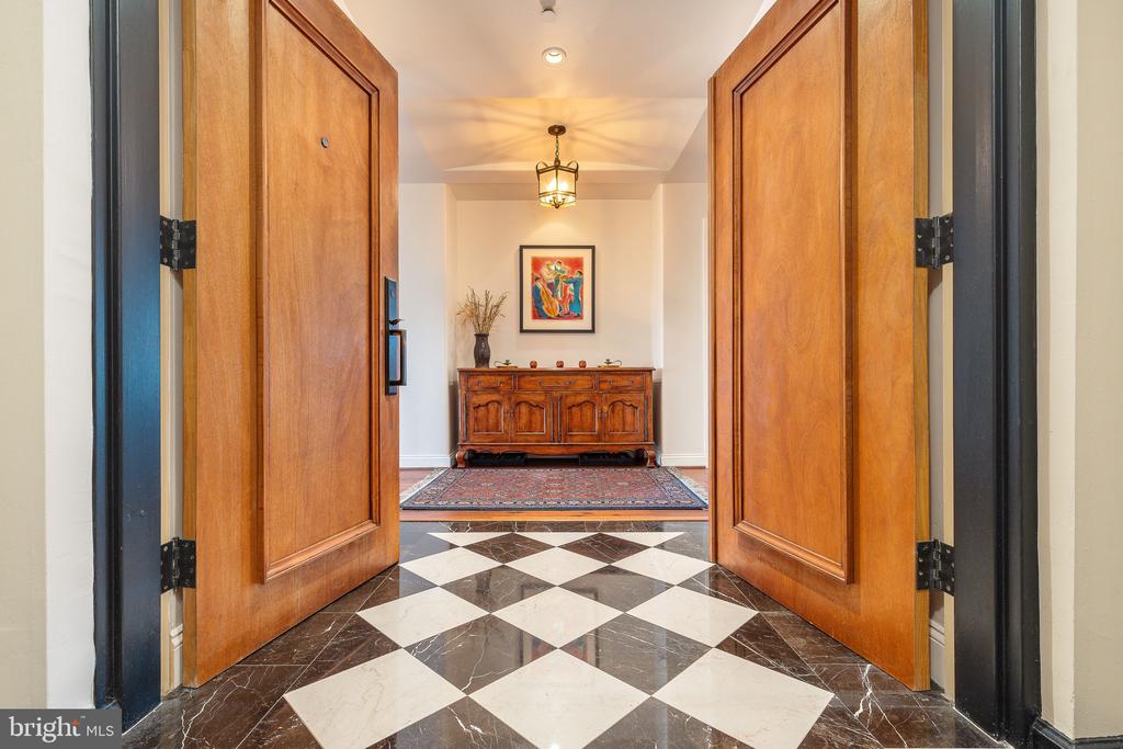 1737 CHESTNUT STREET 39 600