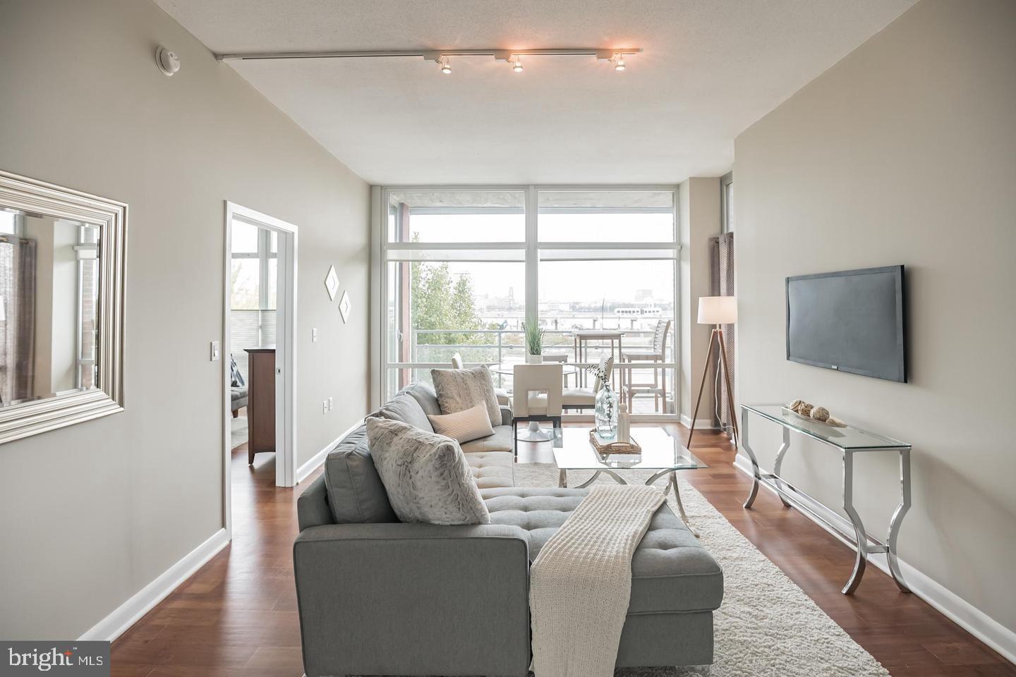 22 S FRONT STREET 207