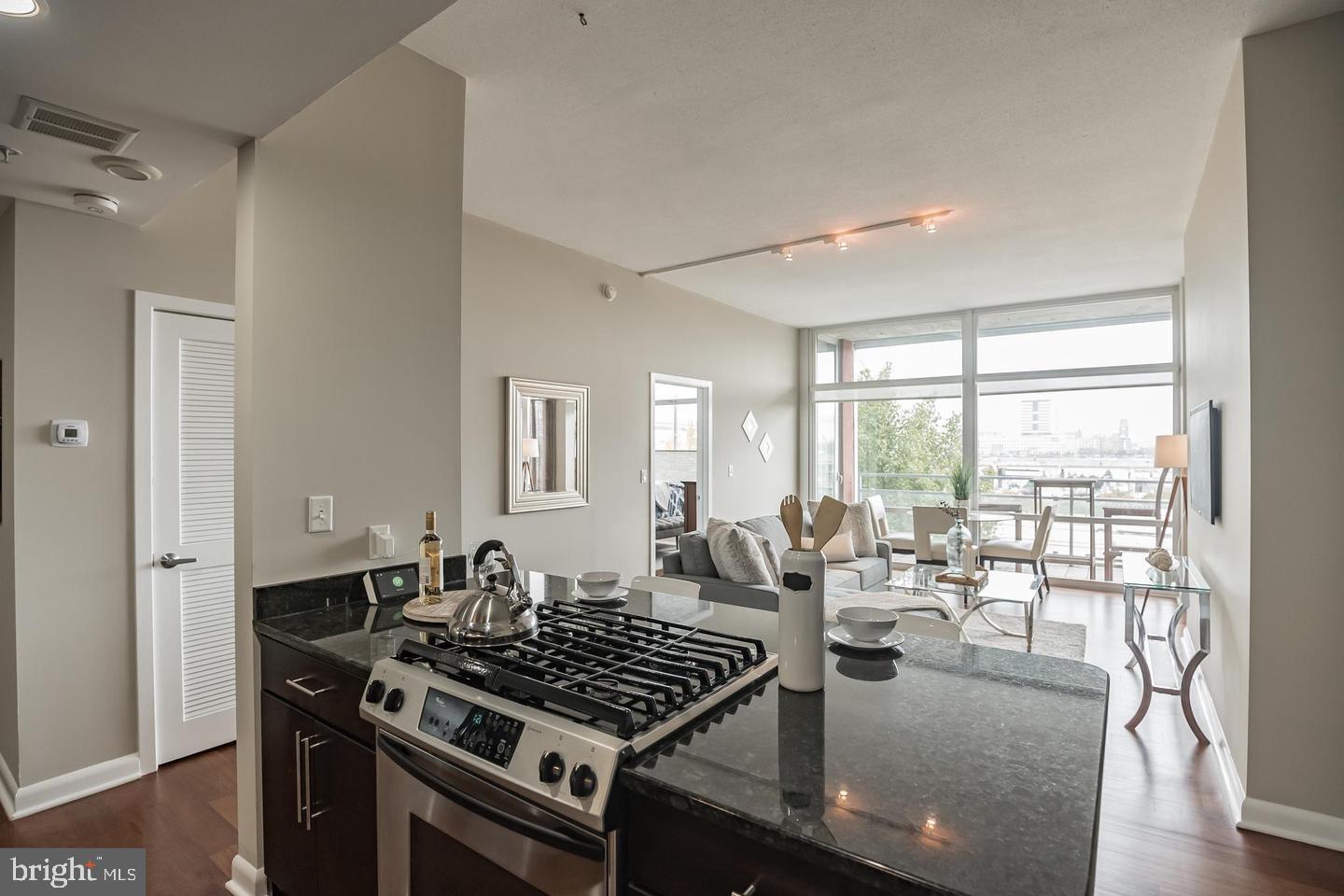 22 S FRONT STREET 207