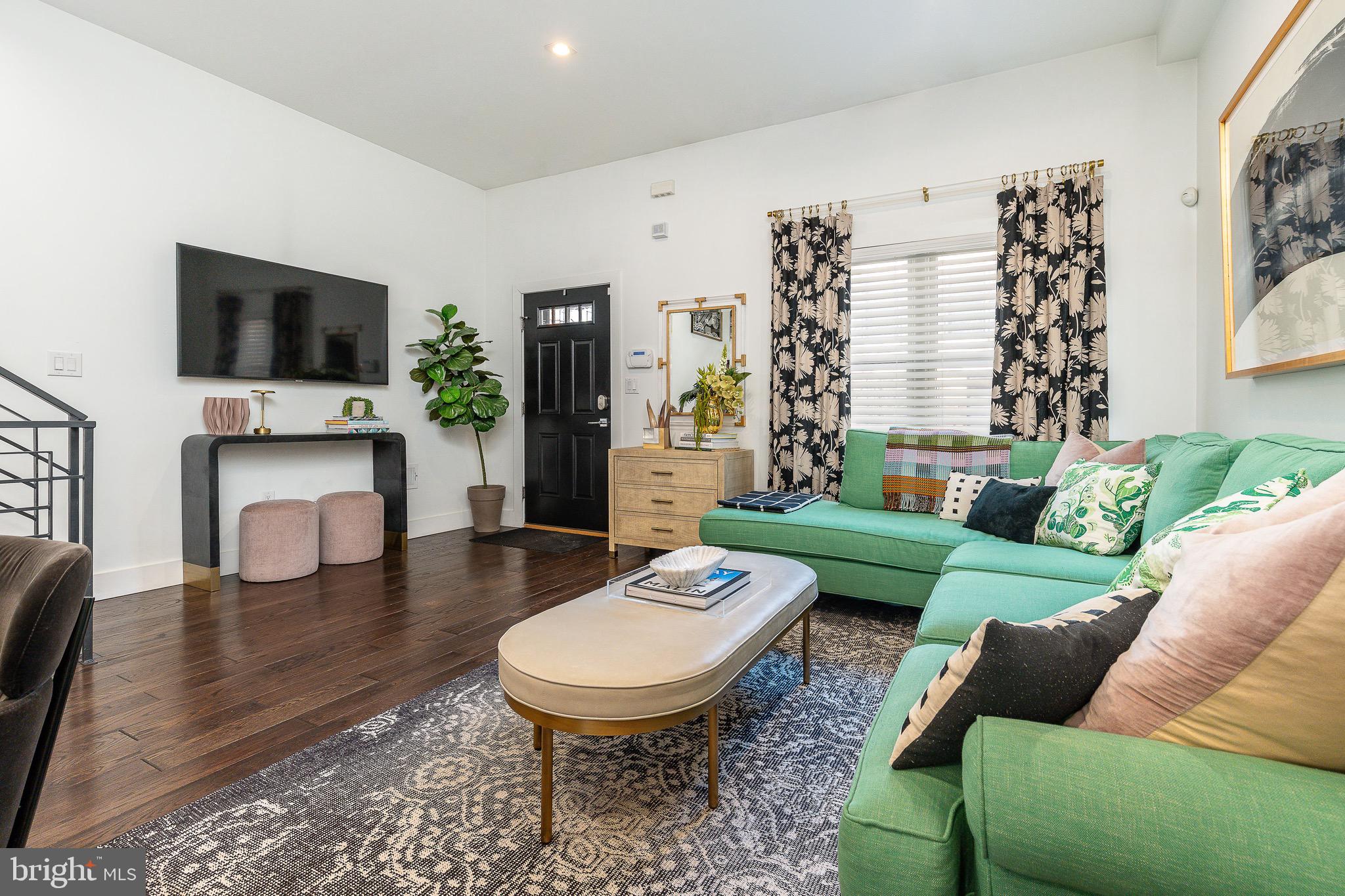 805 N LECOUNT STREET