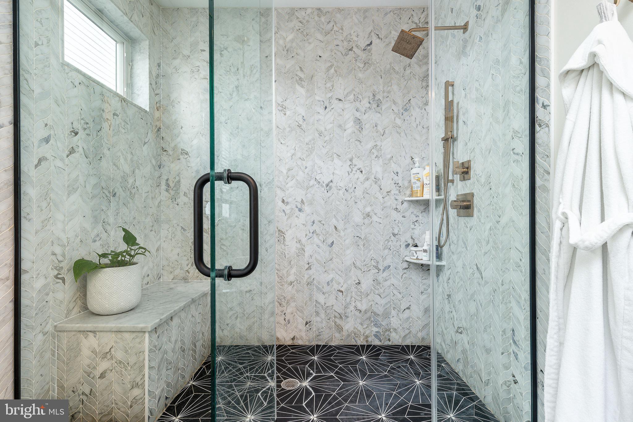 805 N LECOUNT STREET