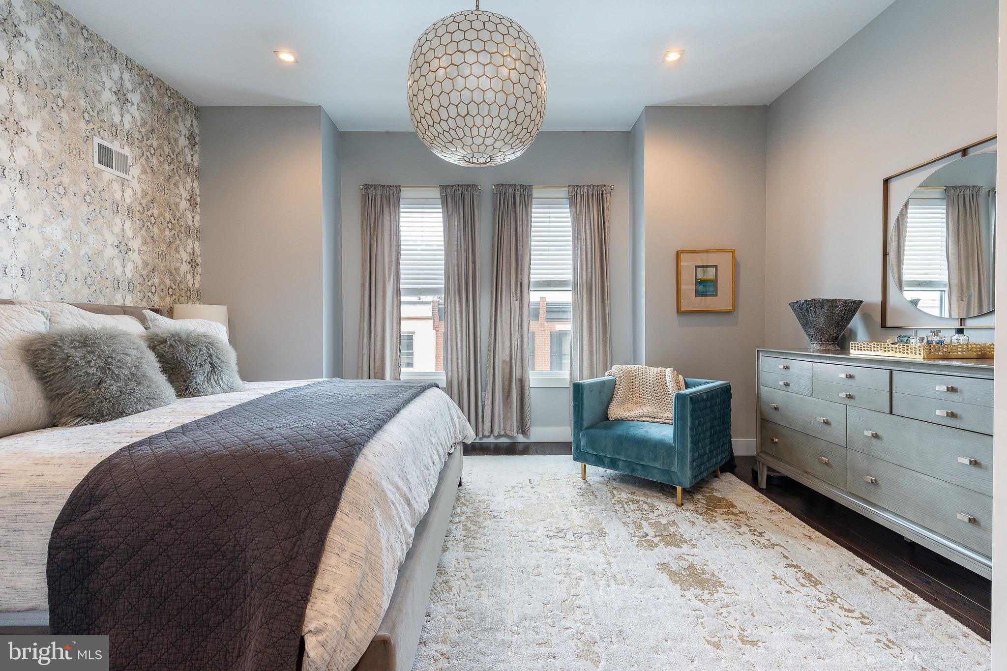 805 N LECOUNT STREET