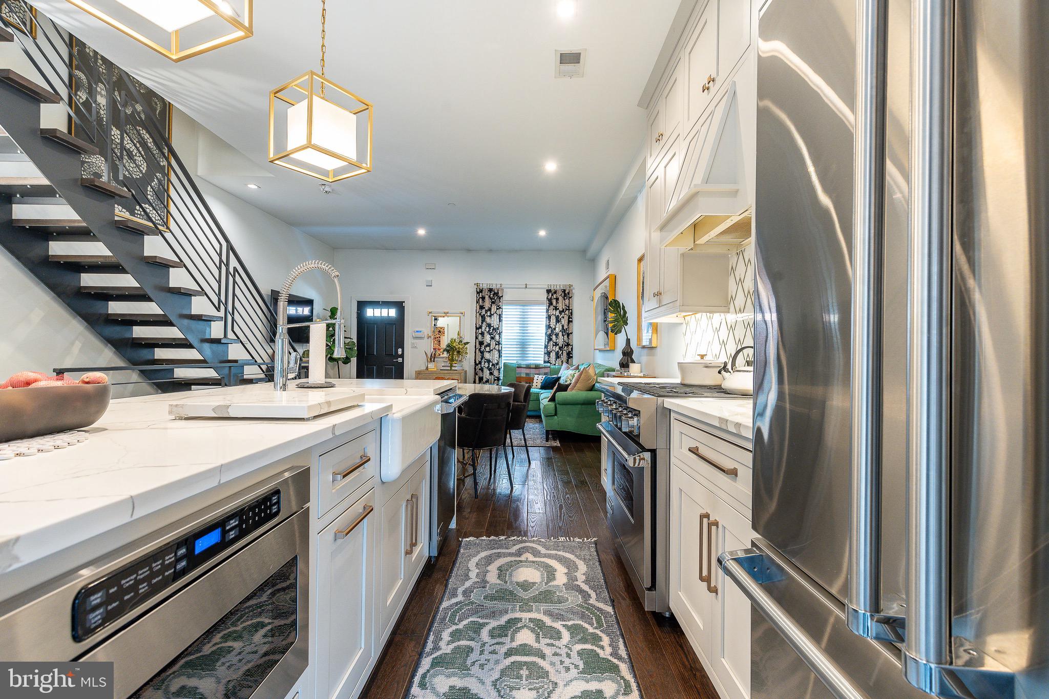 805 N LECOUNT STREET