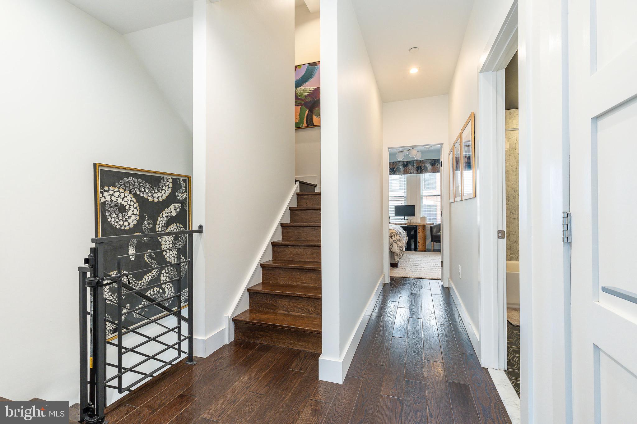 805 N LECOUNT STREET