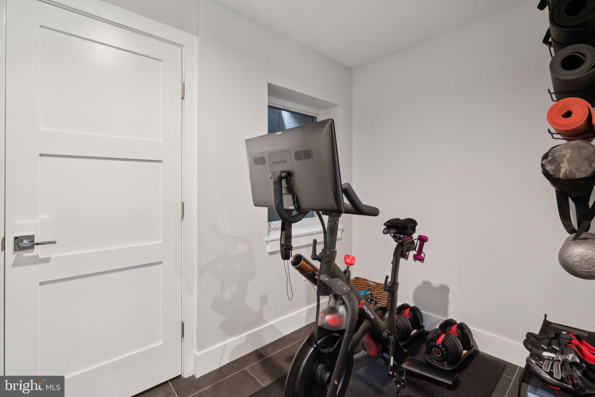 805 N LECOUNT STREET