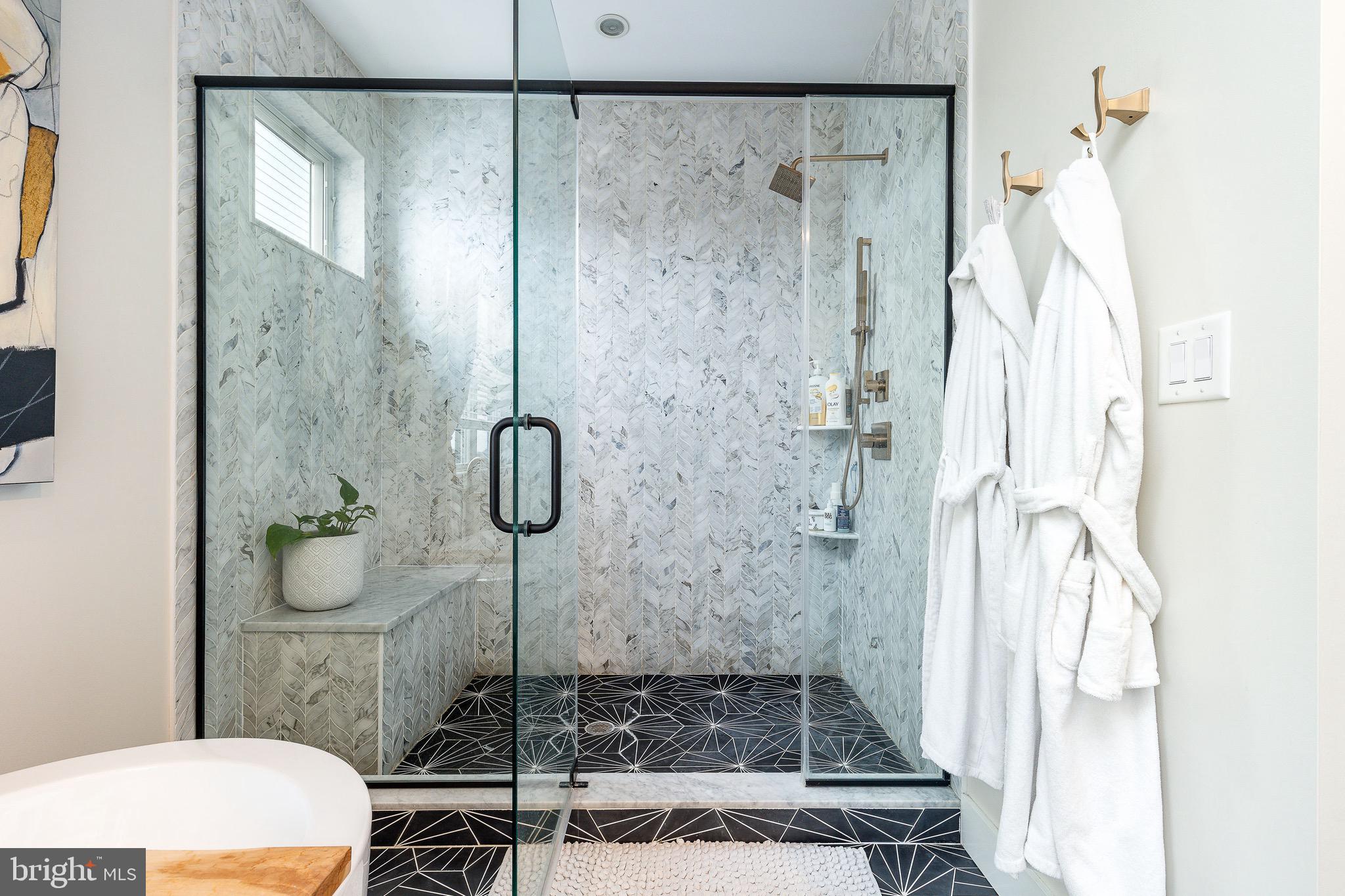 805 N LECOUNT STREET