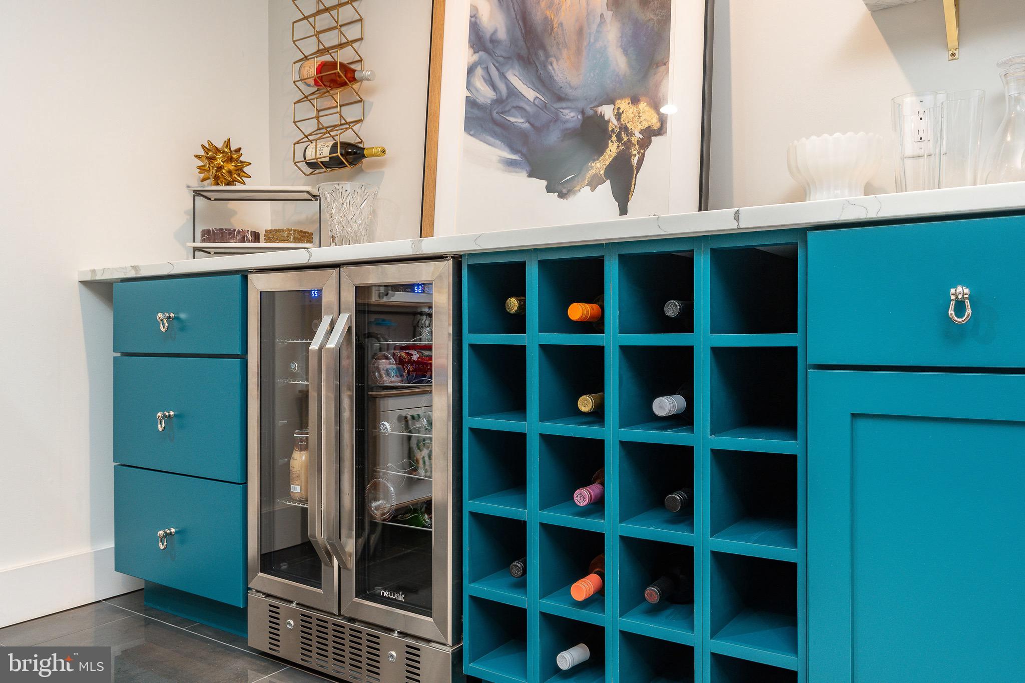 805 N LECOUNT STREET