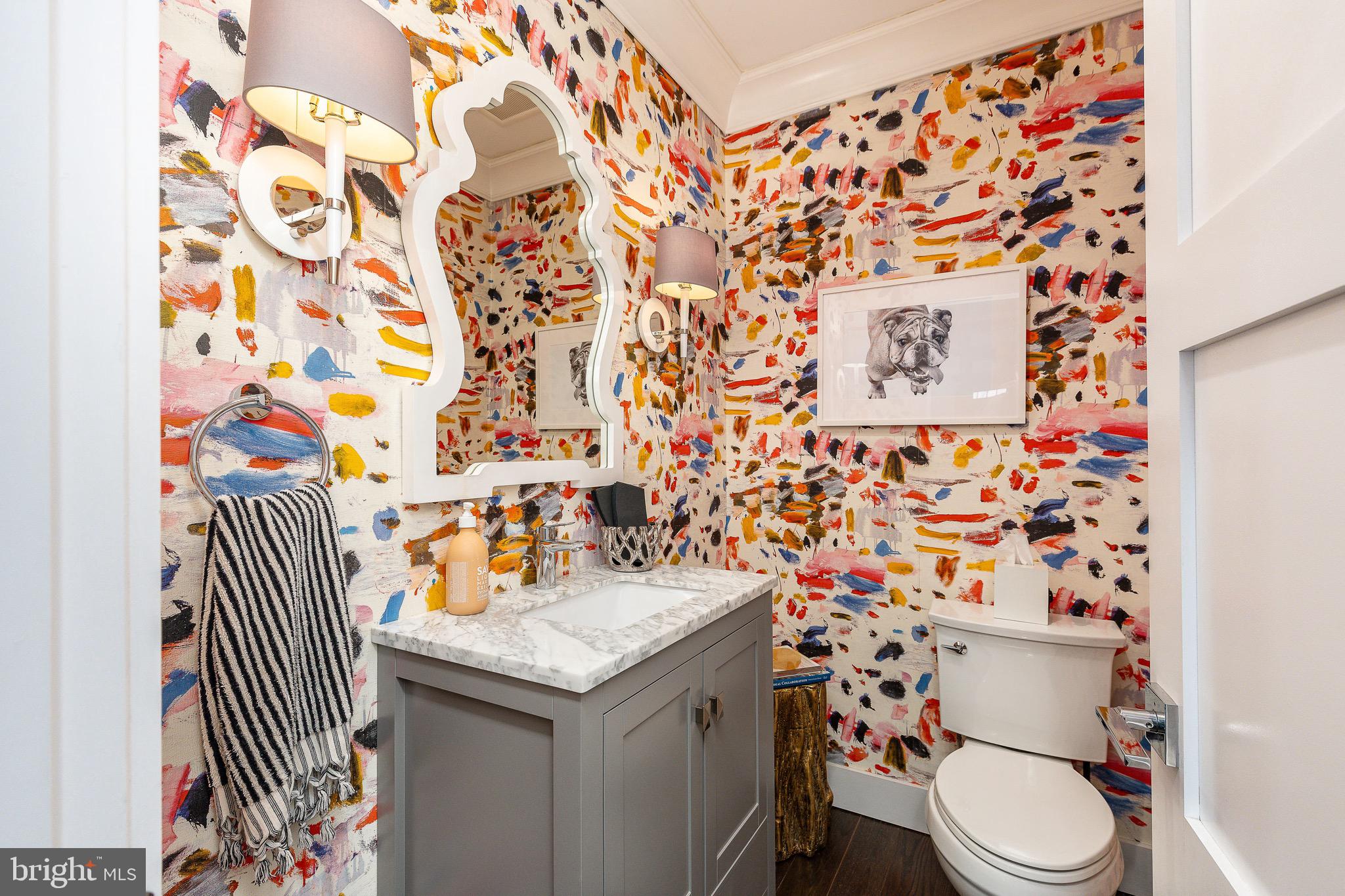 805 N LECOUNT STREET