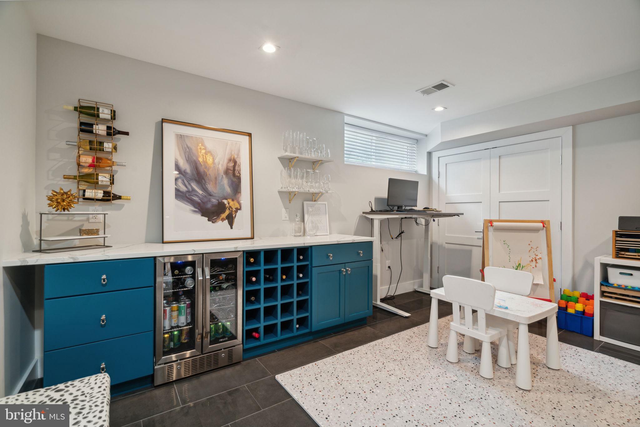 805 N LECOUNT STREET