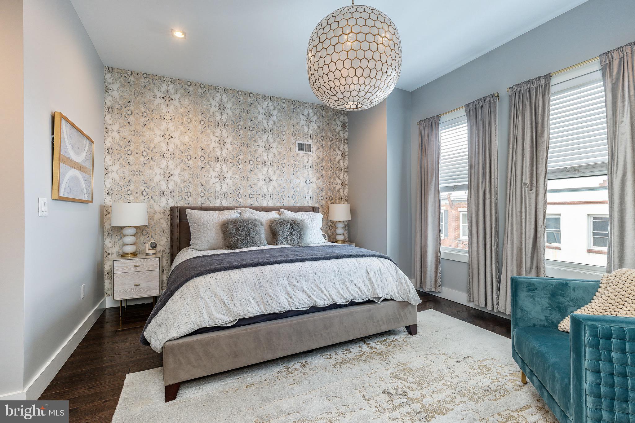 805 N LECOUNT STREET