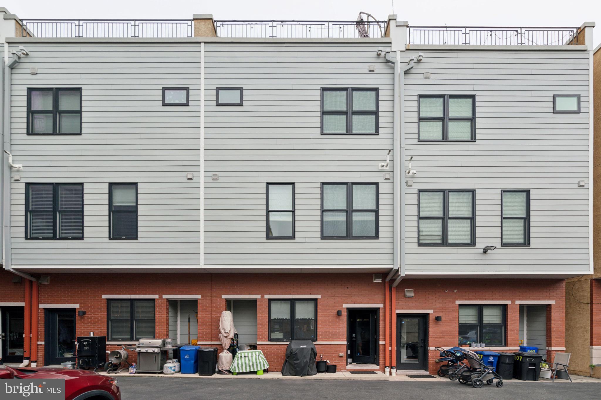 805 N LECOUNT STREET