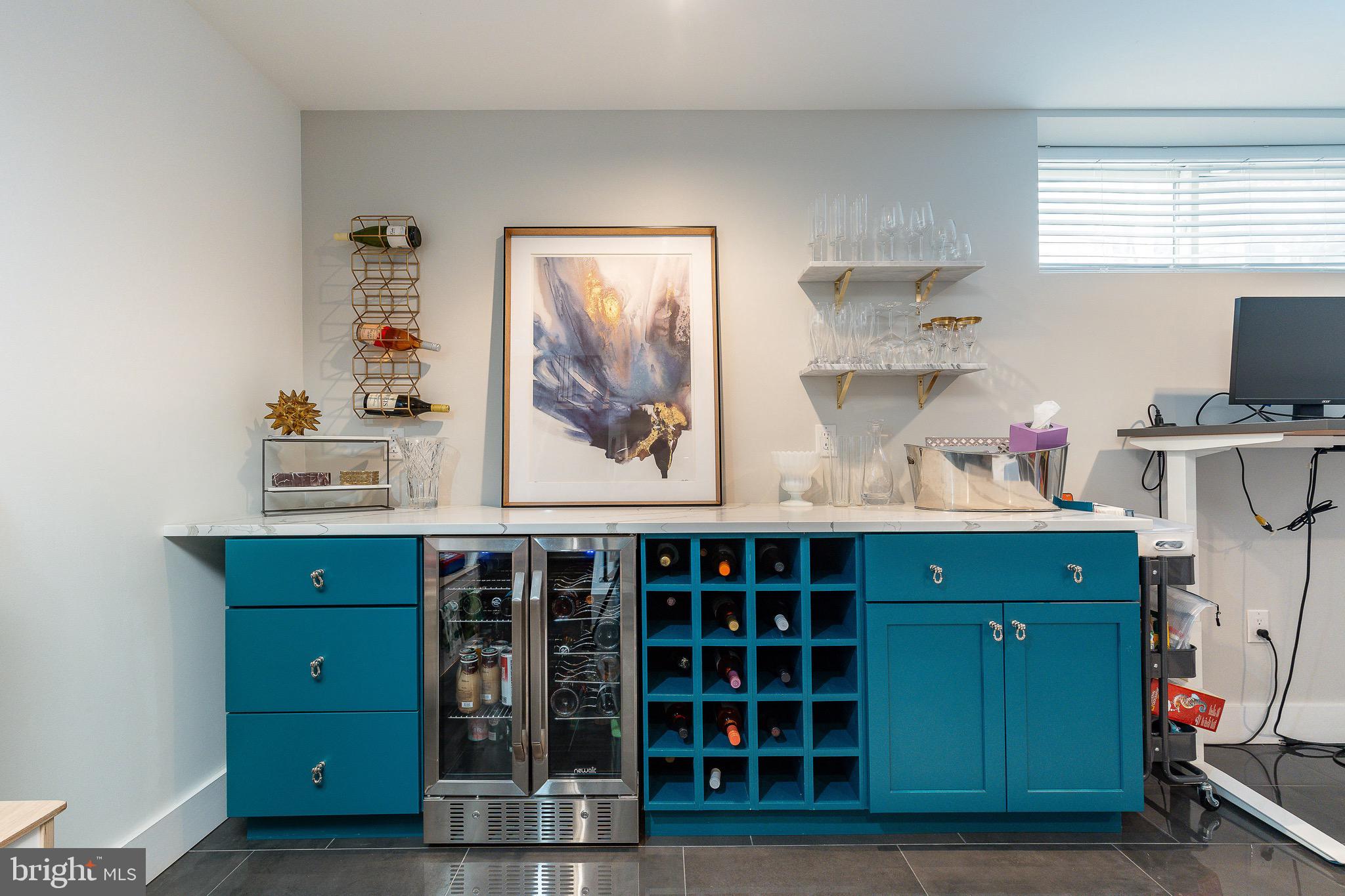 805 N LECOUNT STREET