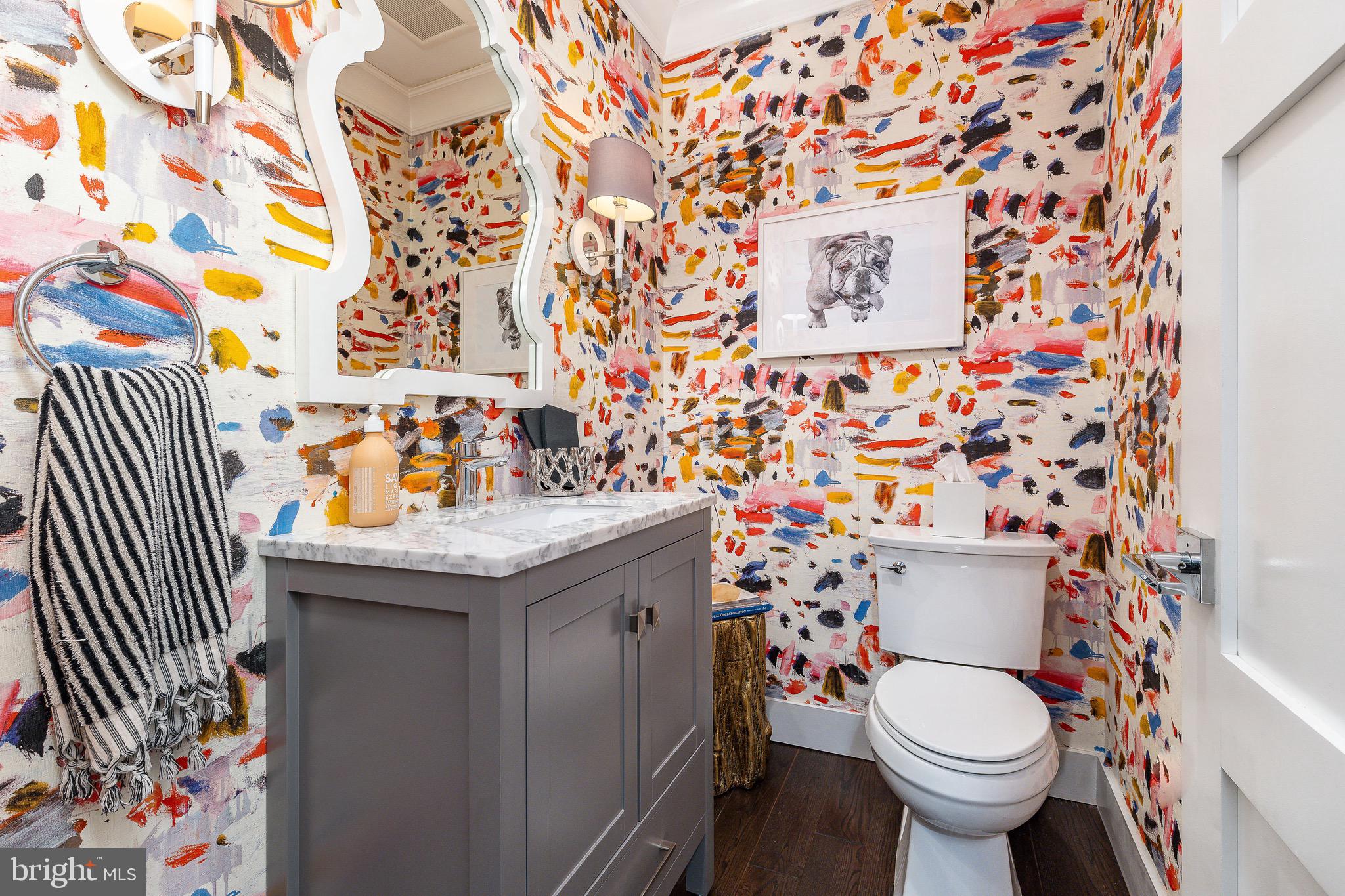 805 N LECOUNT STREET