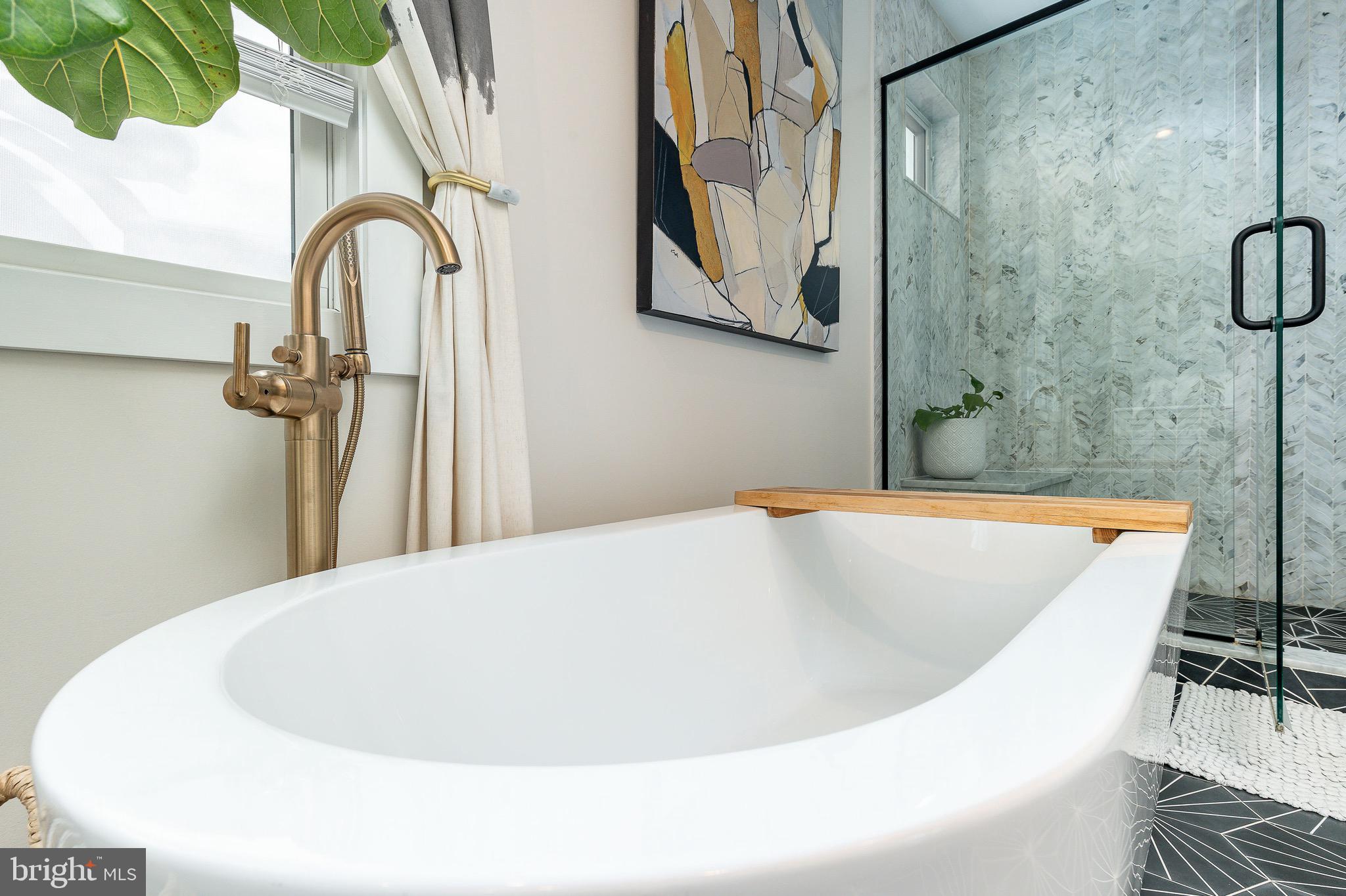 805 N LECOUNT STREET