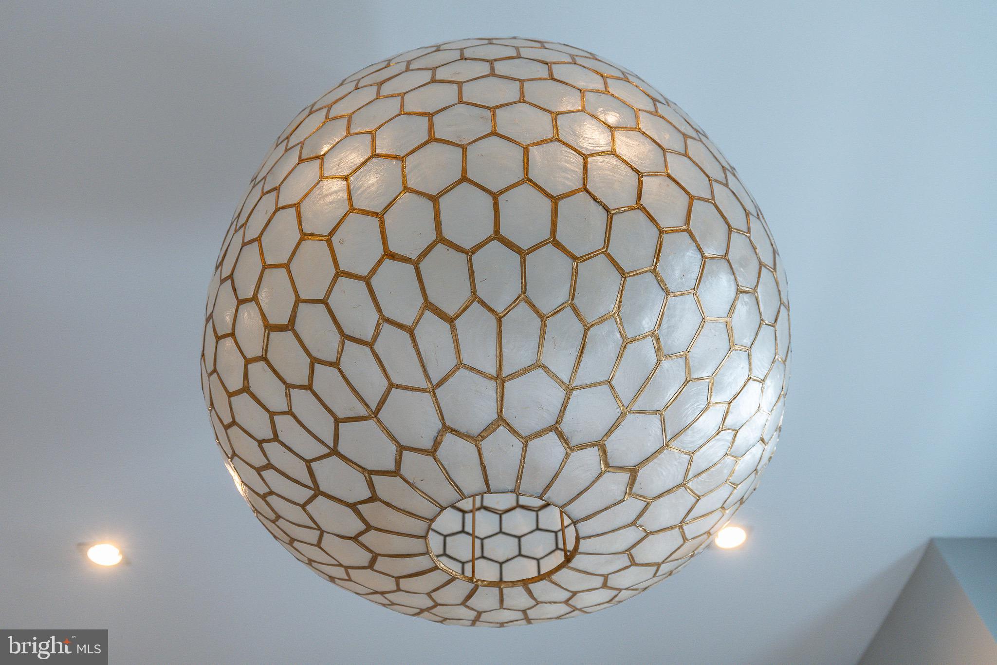 805 N LECOUNT STREET