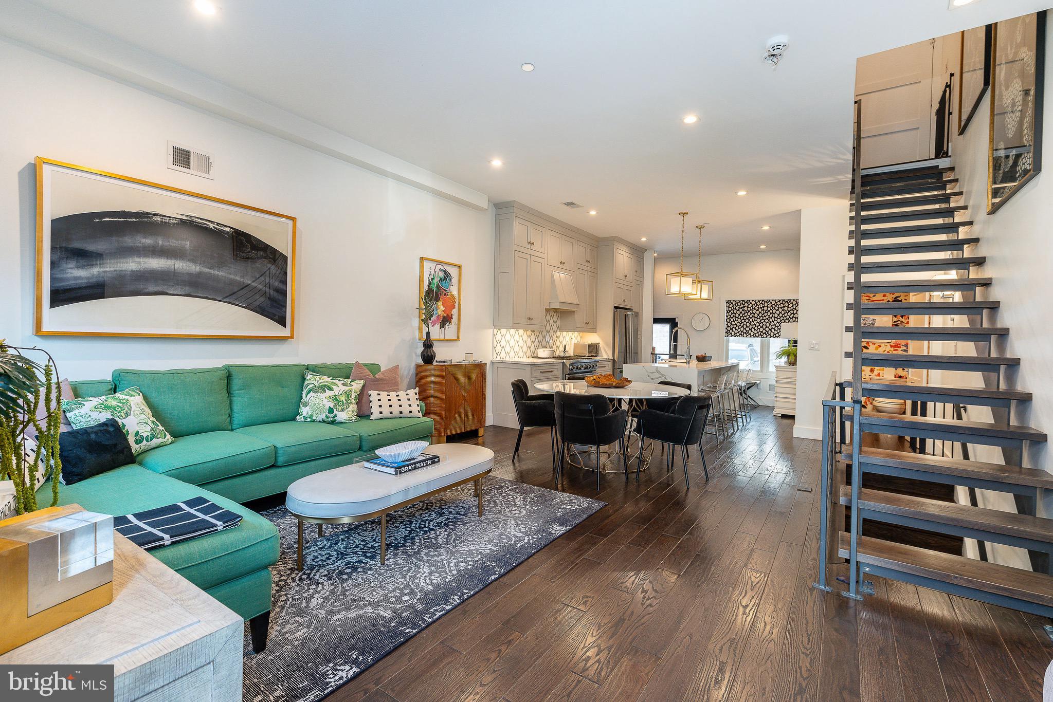 805 N LECOUNT STREET