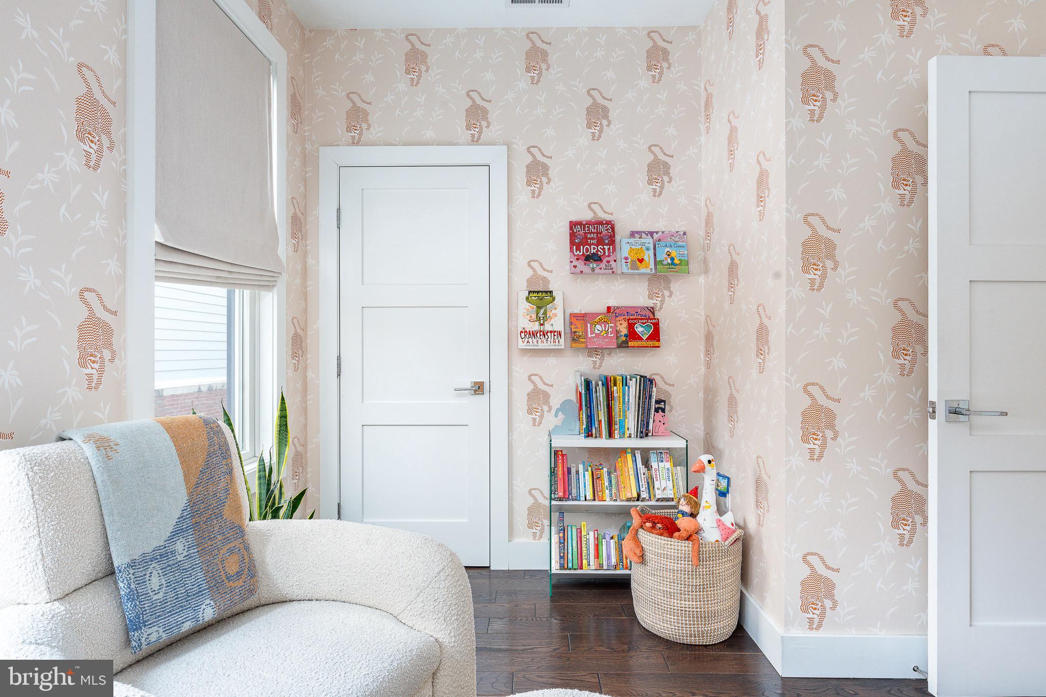 805 N LECOUNT STREET