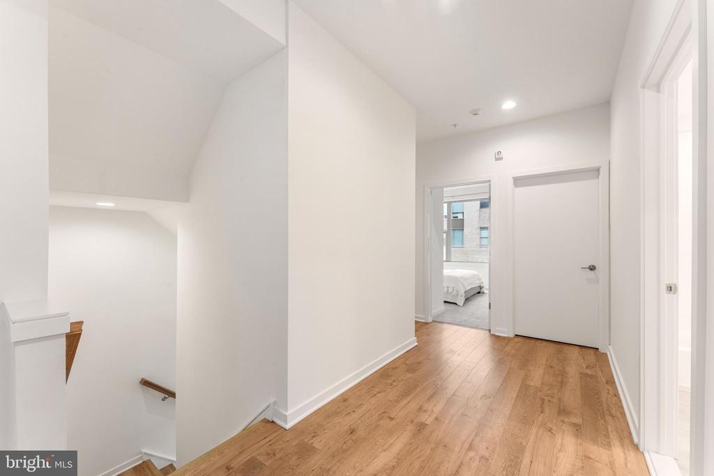 3208 PARKVIEW WALK