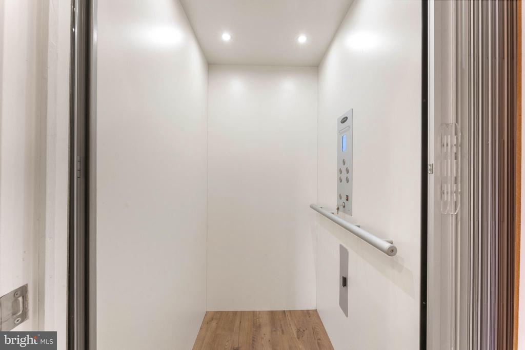 3208 PARKVIEW WALK