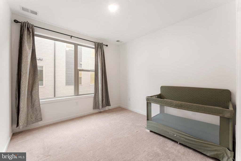3208 PARKVIEW WALK