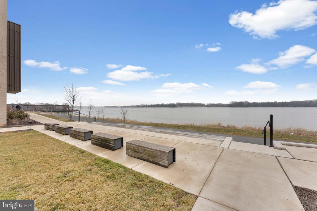 3208 PARKVIEW WALK